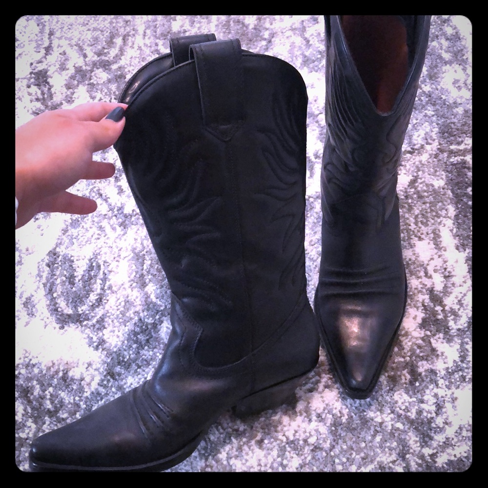 Black cowgirl boots